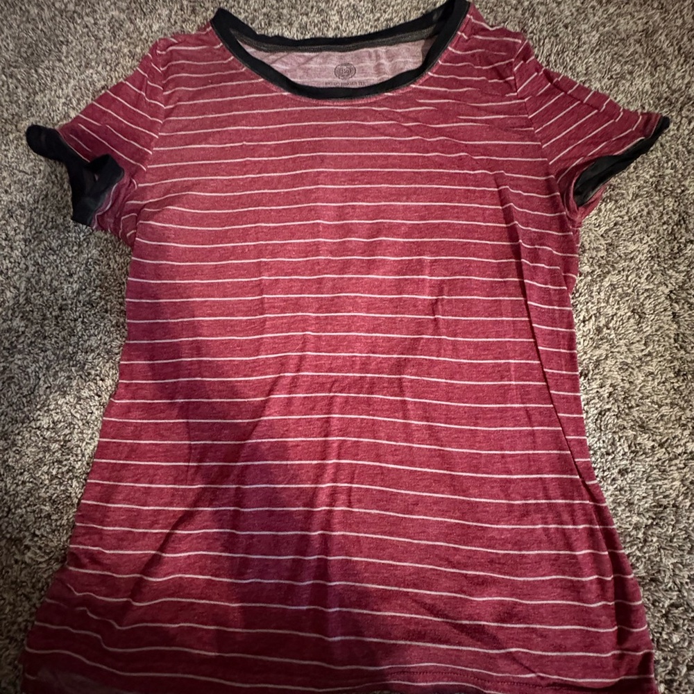Super Cute Women’s Lined T-Shirt Size M